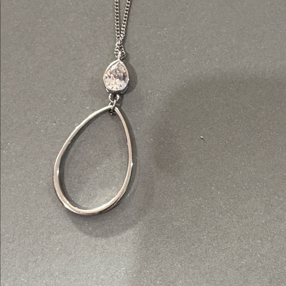 Elegant Silver Teardrop Pendant Necklace - Picture 2 of 3